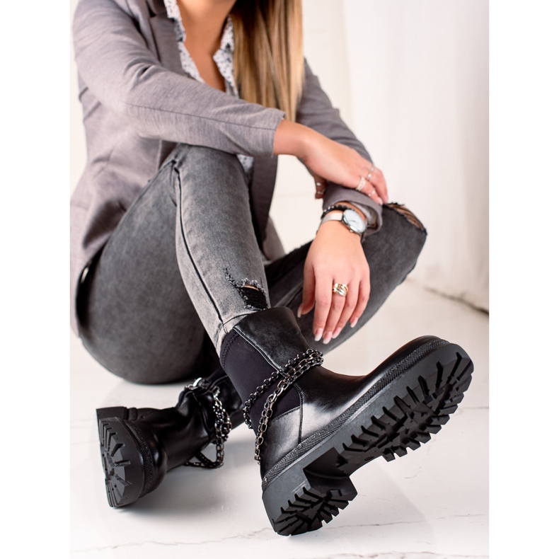 Gogo Sacos isolados com correntes preto 2