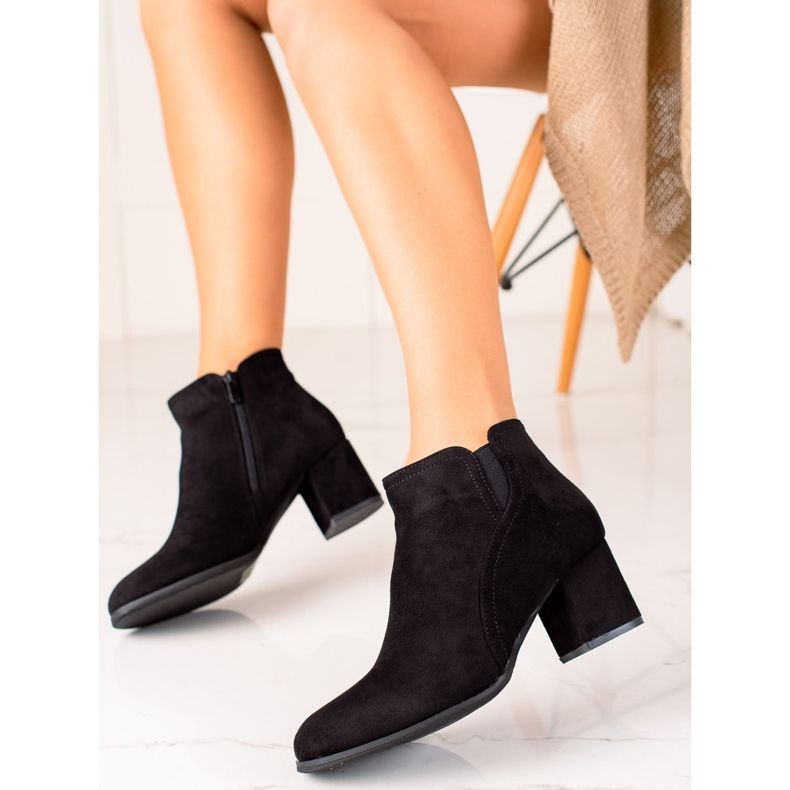 Evento Botas clássicas em uma postagem preto 1 Evento Botas clássicas em uma postagem preto 1