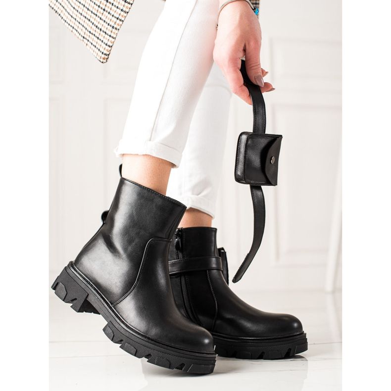 TRENDI Botas baixas com bolso preto 1