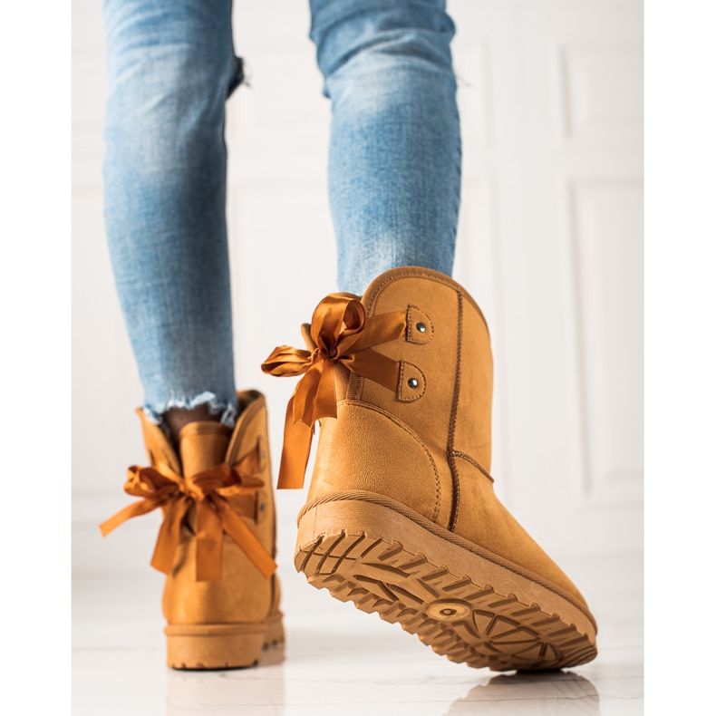 TRENDI Mukluki com um arco amarelo 1