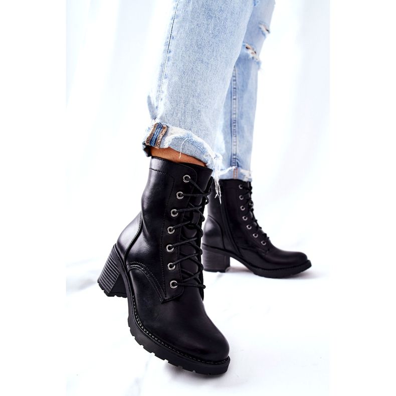 PE1 Botas Nerynis pretas quentes amarradas em um poste preto 4