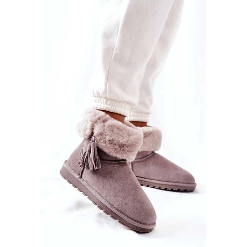 Snowfock feminino isolado com franjas cinza 3