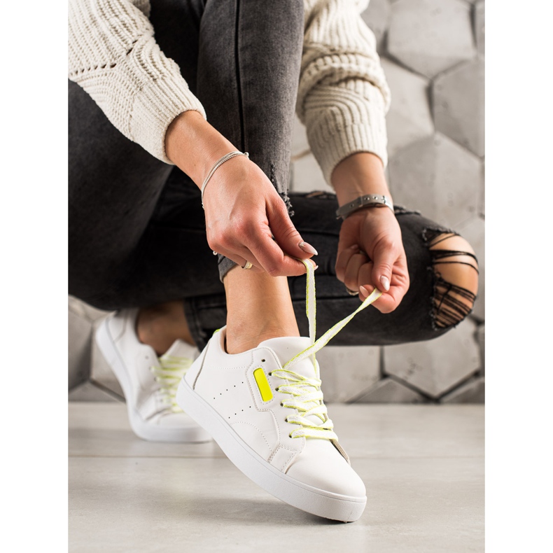 TRENDI Sapatos esportivos leves feitos de couro ecológico branco amarelo 1