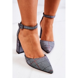 PS1 Bombas em um poste xadrez preto e branco Harye 1 PS1 Bombas em um poste xadrez preto e branco Harye 1