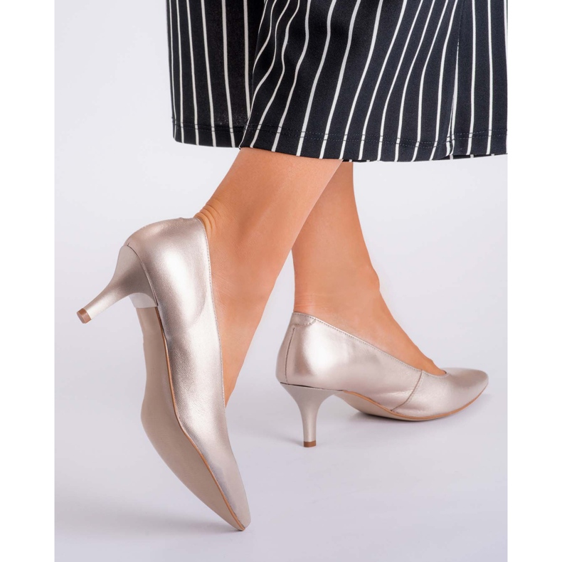 Marco Shoes Estiletes de platina 1039P clássicos e confortáveis ​​com salto baixo dourado 2