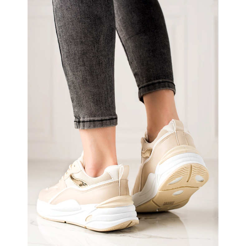 Ideal Shoes Tênis na plataforma bege 1