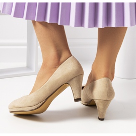 Sapatos femininos bege Alves 2