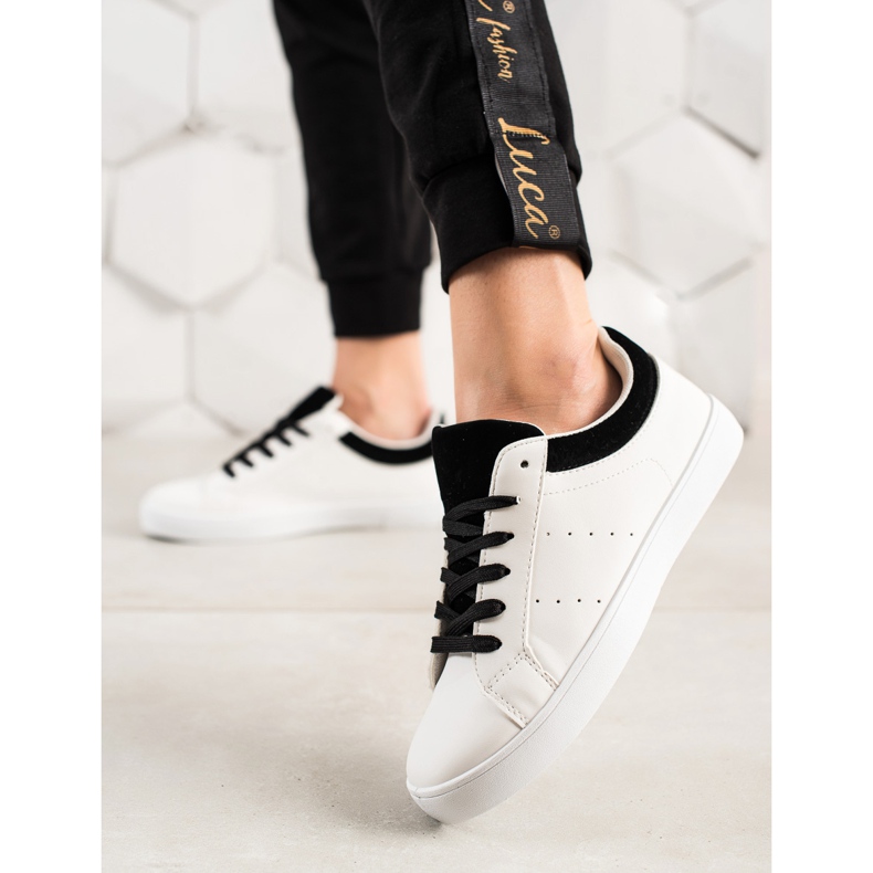 TRENDI Tênis esportivo branco com couro ecológico preto 1