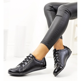 Sapato preto com bico envernizado da Parady 1