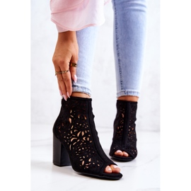 FB1 Botas pretas a céu aberto em um post Brittany preto 1