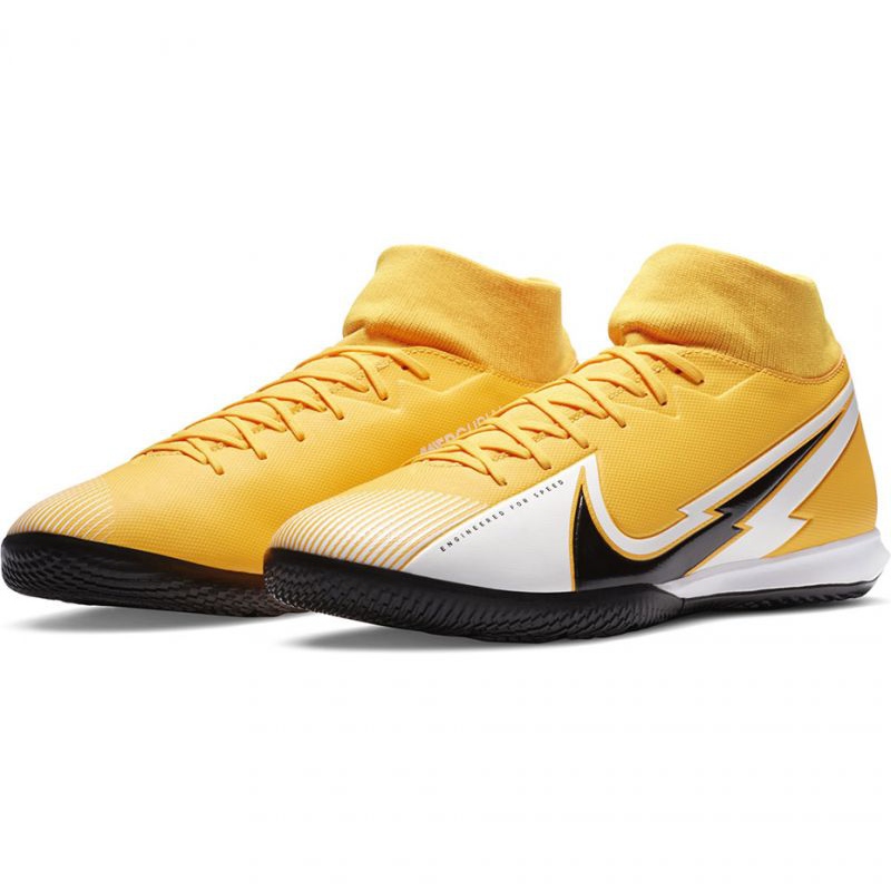 chuteira da nike amarela
