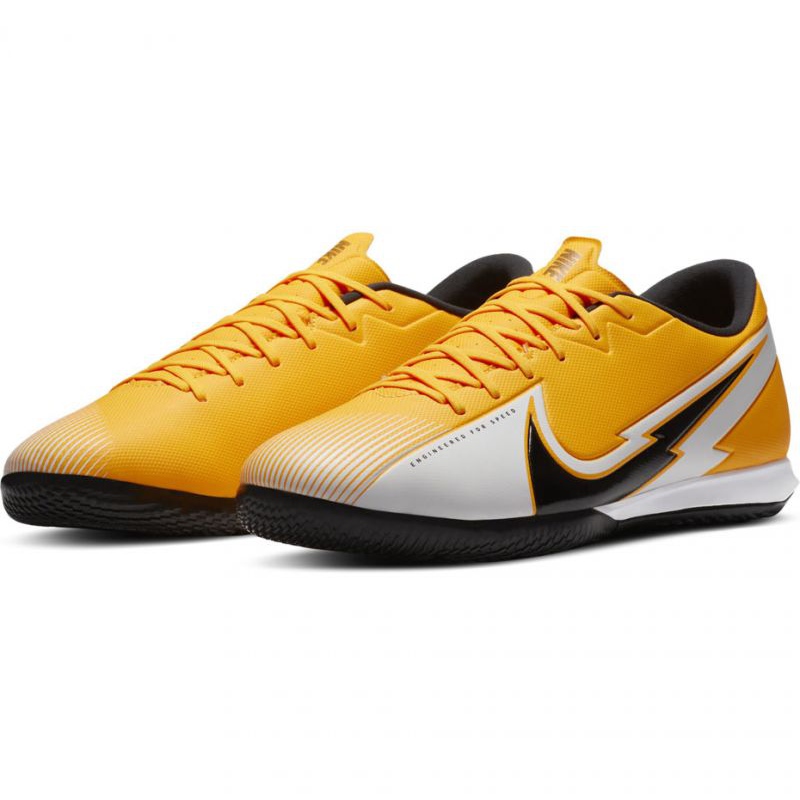 Chuteira nike mercurial engineered top for speed