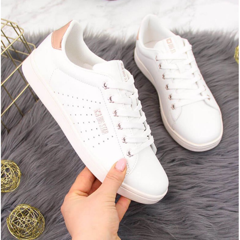 Tênis de cano baixo com couro ecológico Big Star W DD274583 branco 1