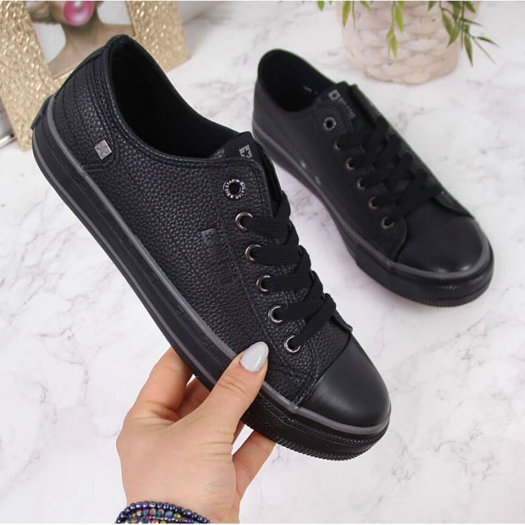 Tênis de cano baixo com couro ecológico Big Star II274002 W preto 1