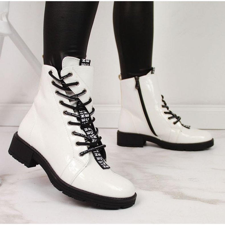 Botas assimétricas Vinceza W JAN32B lacadas a branco 2