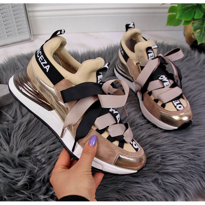 Tênis com inscrições Vinceza W JAN49A bege 1