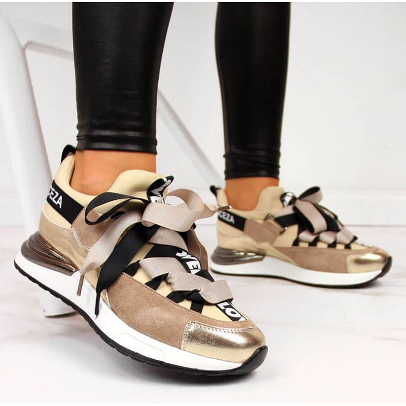 Tênis com inscrições Vinceza W JAN49A bege 2