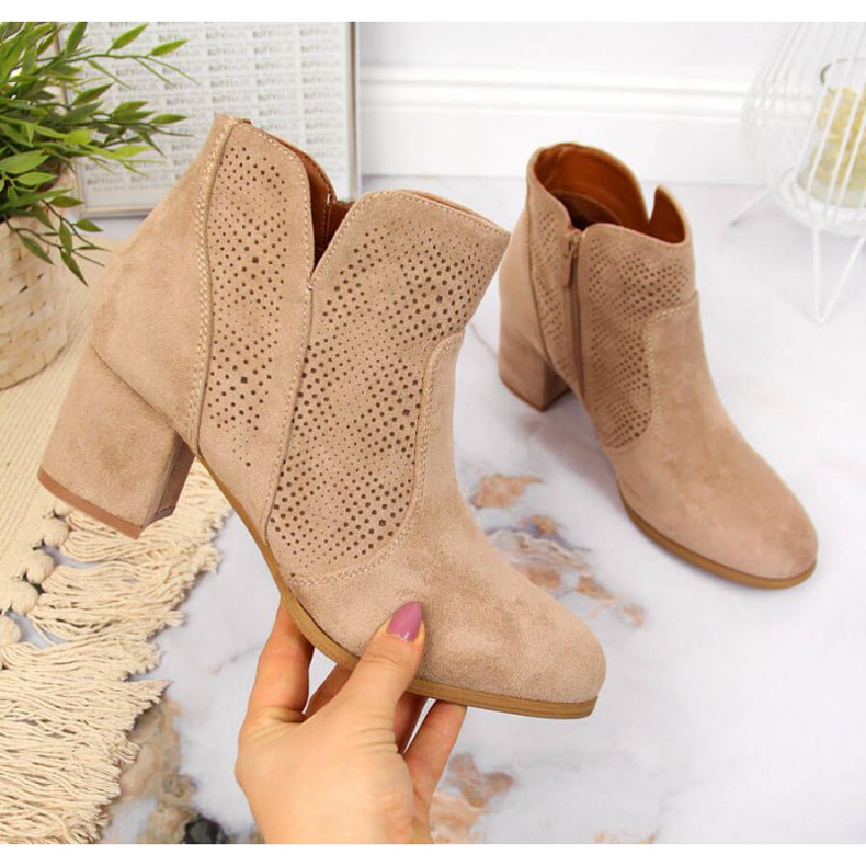 Botas isoladas eVento W EVE328B bege no poste 1