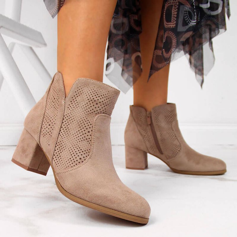 Botas isoladas eVento W EVE328B bege no poste 2