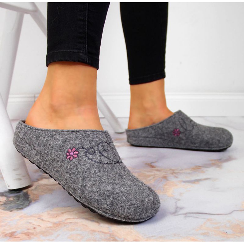 Chinelos com bordado Panto Fino W INT1632 cinza 2 Chinelos com bordado Panto Fino W INT1632 cinza 2