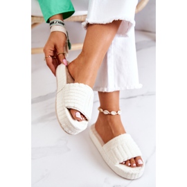 FJ1 Chinelos Chinelos em uma plataforma Lilly bege claro 1