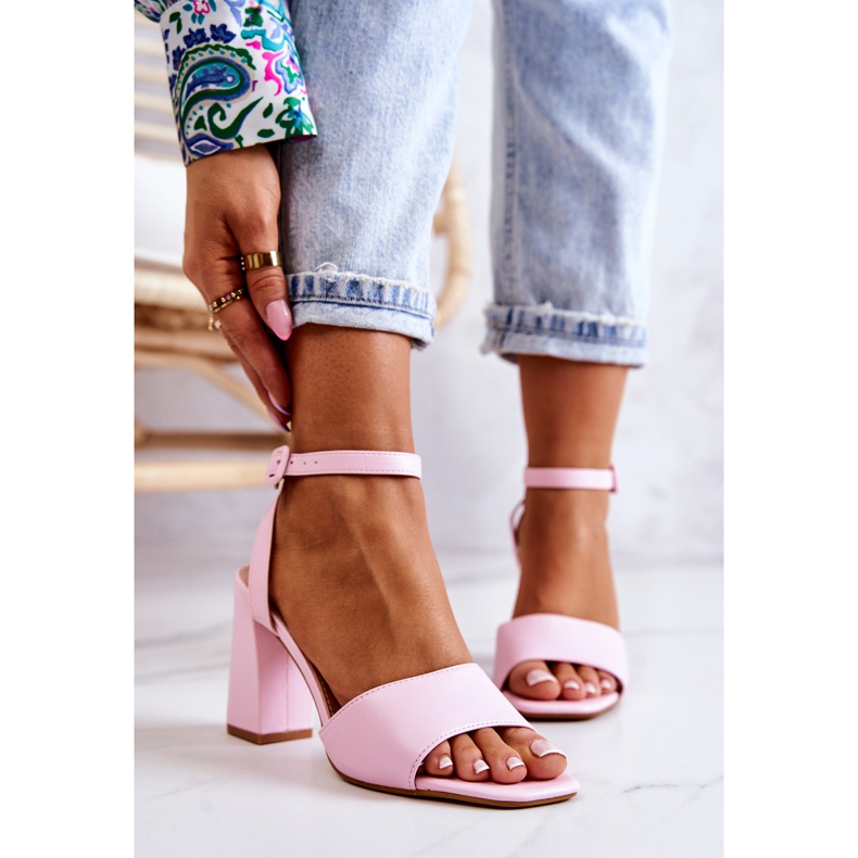 FJ1 Sandálias de couro em uma barra rosa Estrella 1