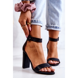 Sandálias pretas Georgina nos saltos preto 2