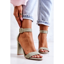 FB2 Sandálias de salto de camurça verde brilhante Jacqueline 2