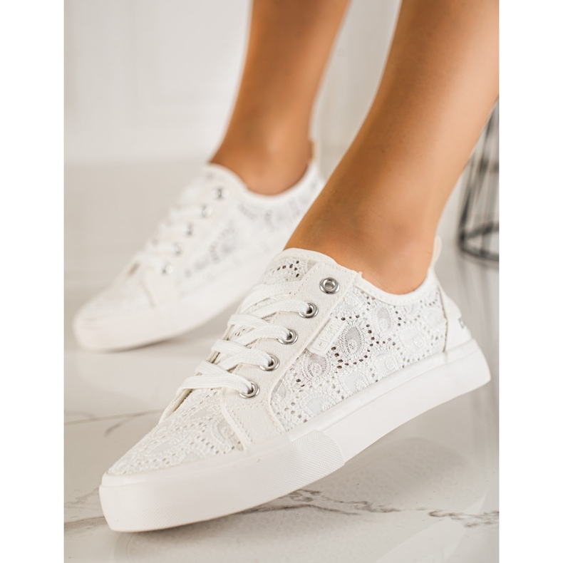 Tênis feminino Big Star vazado W274925 branco 1