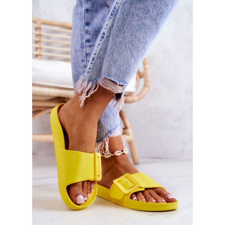 Chinelos femininos Big Star com fivela FF274A392 Amarelo 2