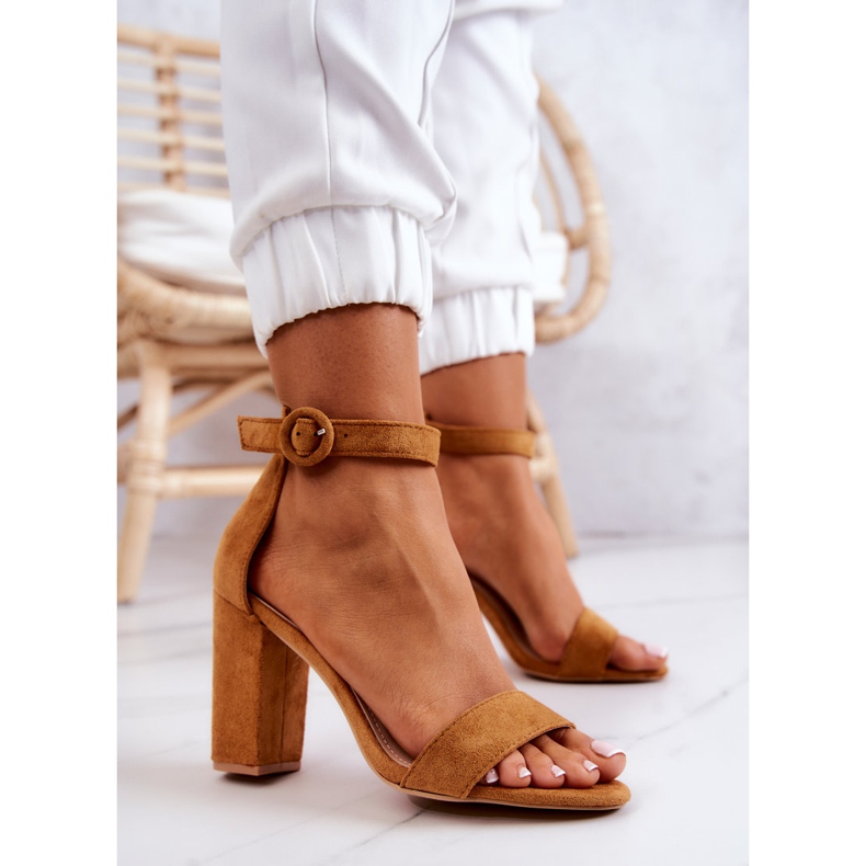 FB2 Sandálias de camurça Camel Hattie em um bar castanho 2