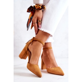 FB2 Bombas em uma barra amarrada em alface de camelo castanho amarelo 2