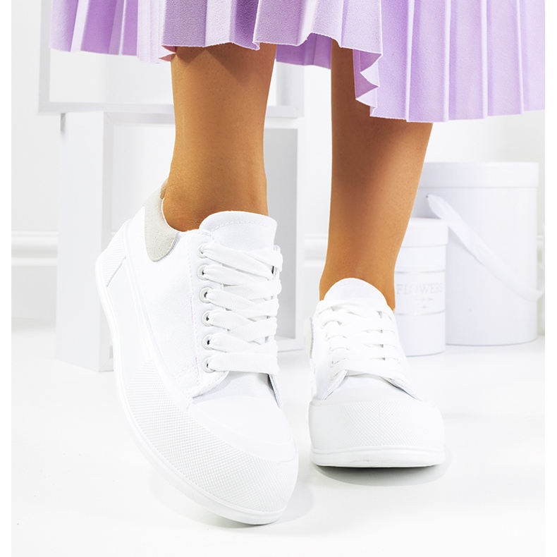 Tênis branco na plataforma Venancia 1