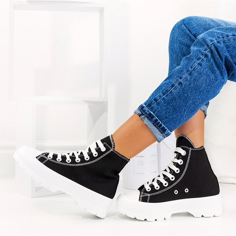 Tênis preto em uma sola alta Berrios 1