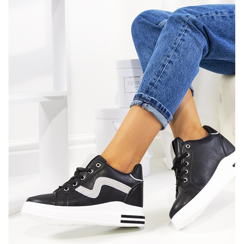 Tênis preto na cunha Piazza 1