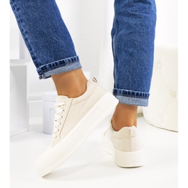 Tênis bege na plataforma Babbete 1