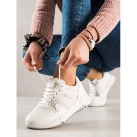 Ideal Shoes Tênis brancos na plataforma 1