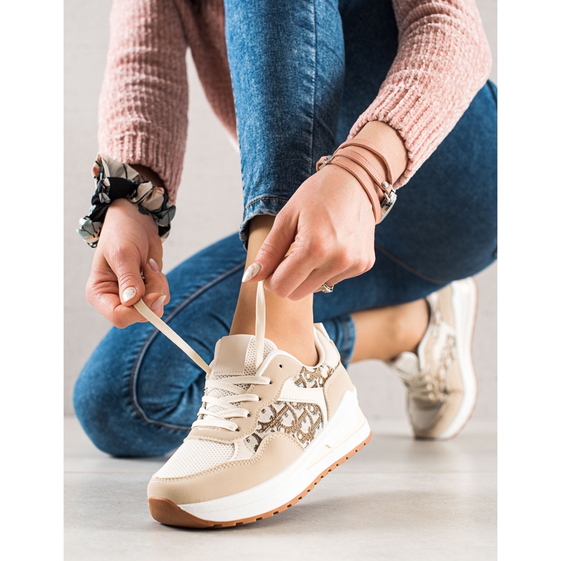 TRENDI Tênis amarrados na plataforma bege 1