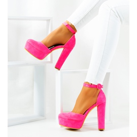 Bombas de neon rosa no post Valby 1