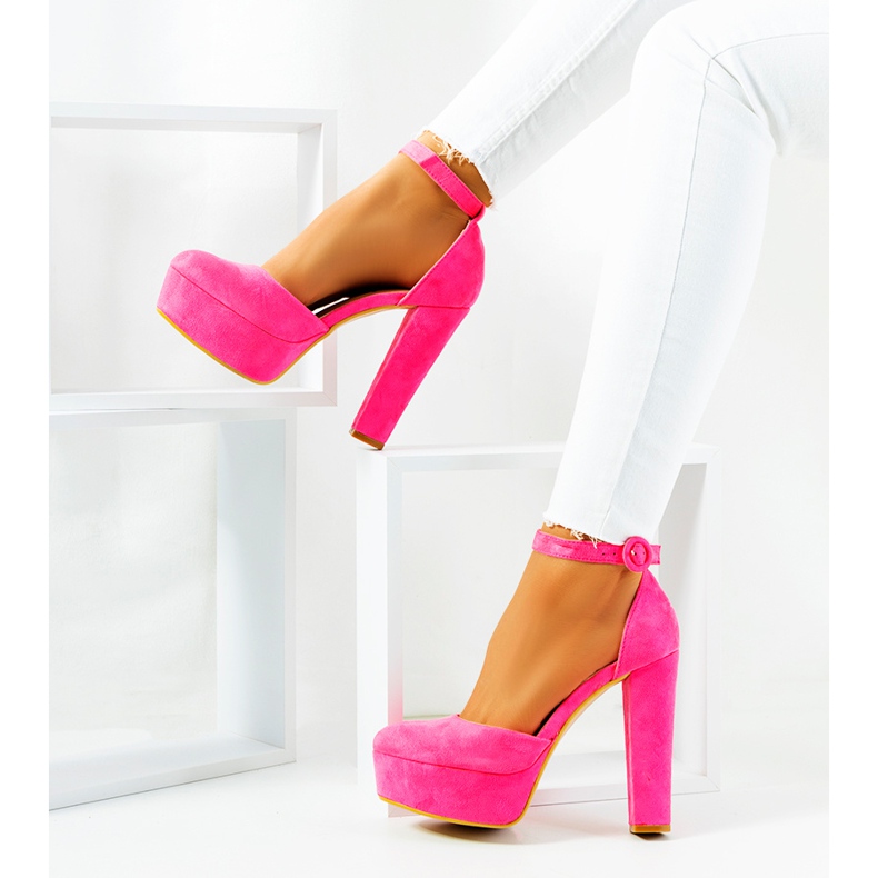 Bombas de neon rosa no post Valby 1