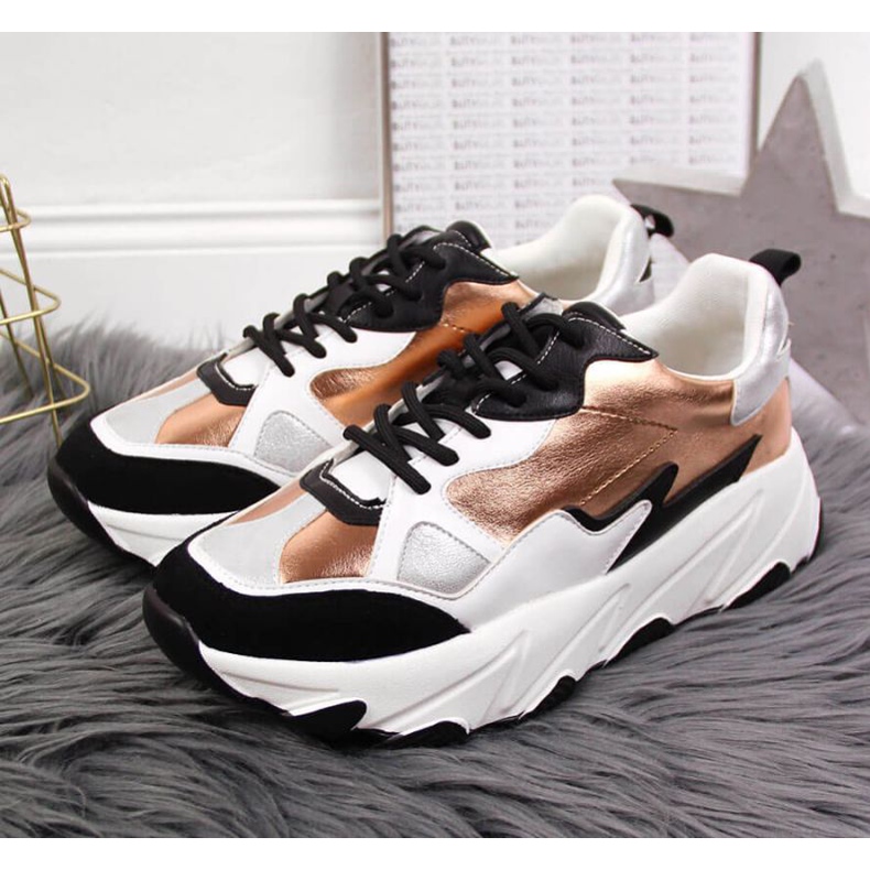 Tênis na plataforma Potocki W WOL53 branco e dourado 2