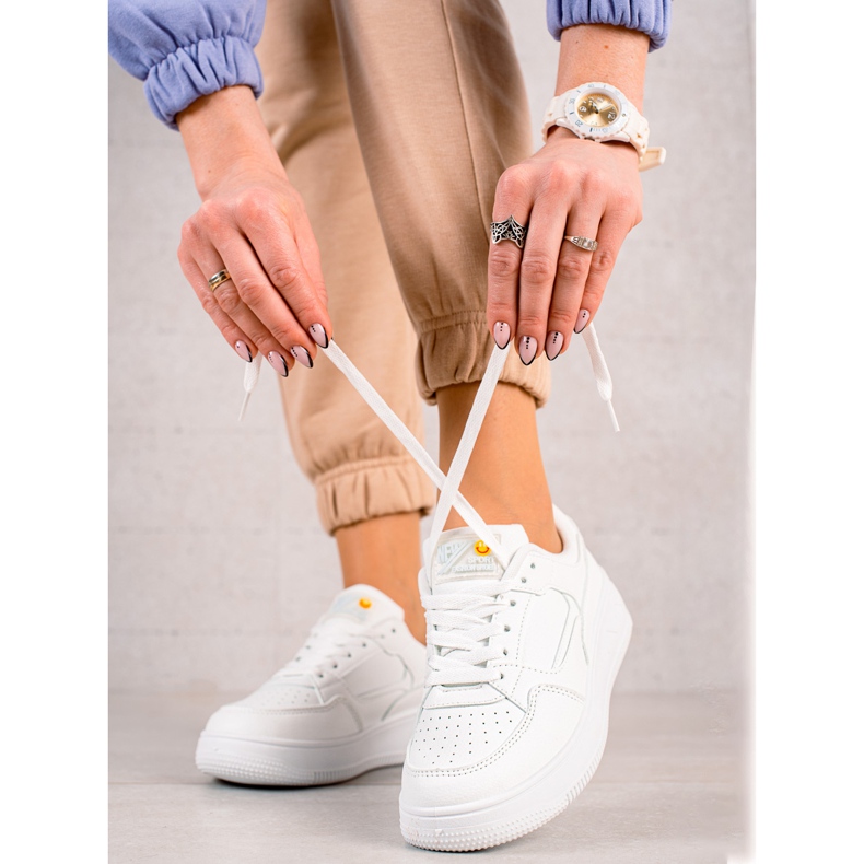 TRENDI Tênis brancos elegantes 1