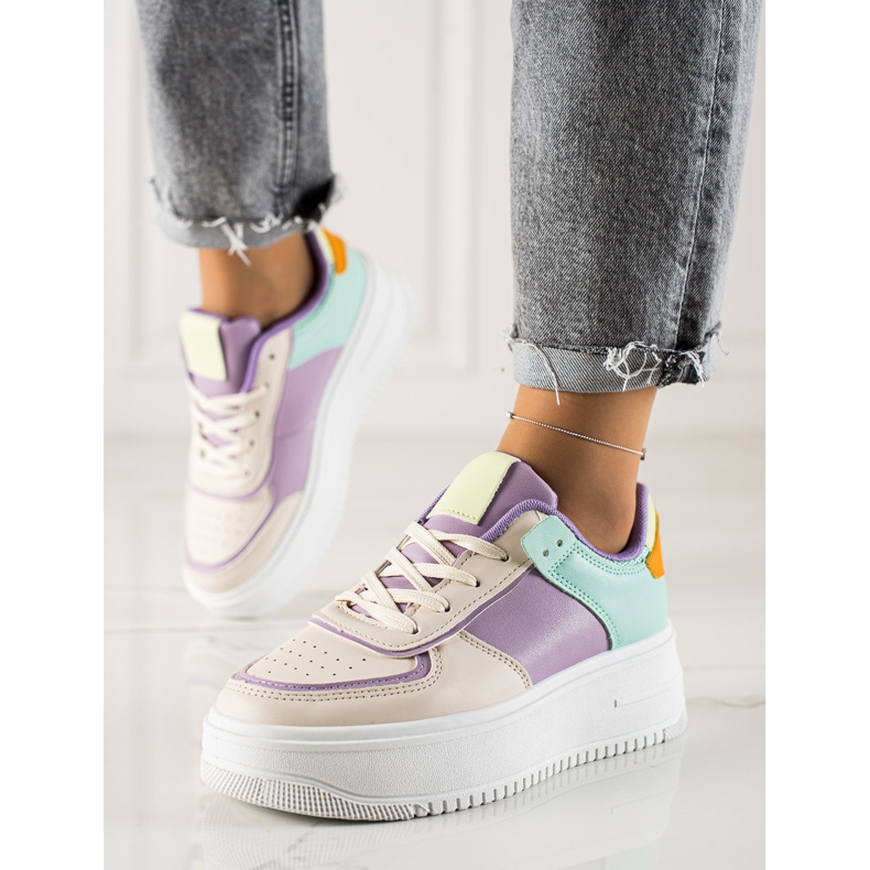 TRENDI Tênis da moda em uma ampla plataforma bege multicolorido 2