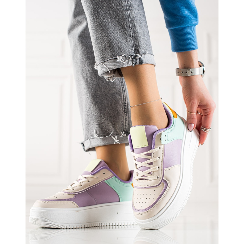 TRENDI Tênis da moda em uma ampla plataforma bege multicolorido 1