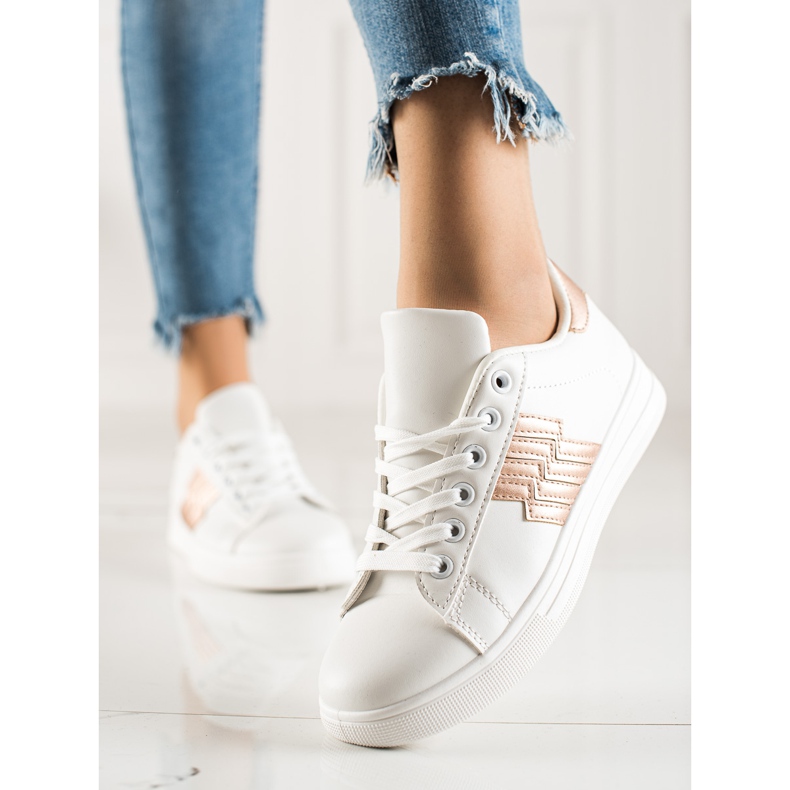 TRENDI Tênis com inserção dourada branco 2 TRENDI Tênis com inserção dourada branco 2