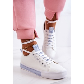 Tênis feminino de couro branco e azul Mikayla 1