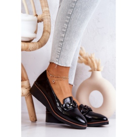 Vinceza Sapatos de cunha de couro envernizado preto Melodies 1