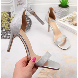 Sandália brocado prata Vinceza W JAN81E com salto alto 1 Sandália brocado prata Vinceza W JAN81E com salto alto 1