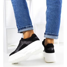 Tênis esportivo preto com sola alta Darnell 1