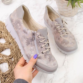 Sapatos de couro com flores bege Helios W 334 1
